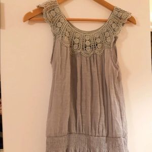 Light grey tank, in great condition